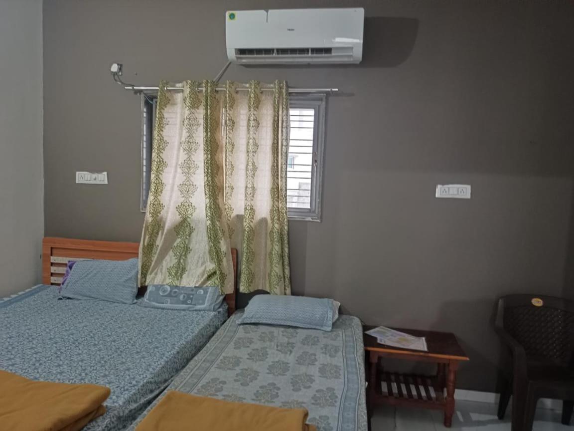 Honest Deluxe Room Garudeshwar エクステリア 写真
