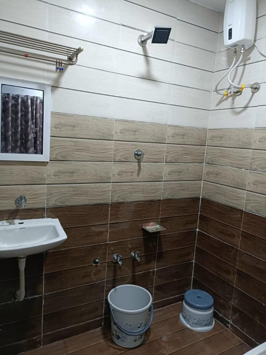 Honest Deluxe Room Garudeshwar エクステリア 写真